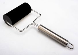 Bakerulle med håndtak - silikon/stål Ø4,2cm - 9,5cm 